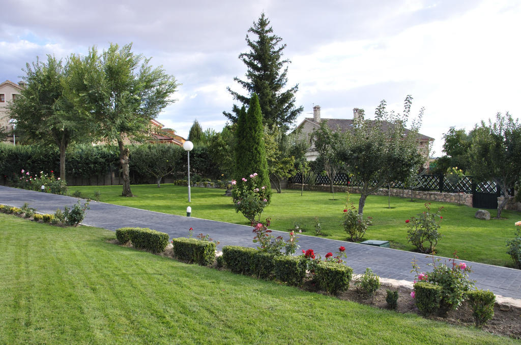 Hospederia Gemma Hotel La Lastrilla Exterior photo
