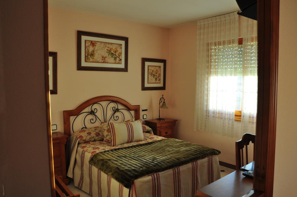 Hospederia Gemma Hotel La Lastrilla Room photo